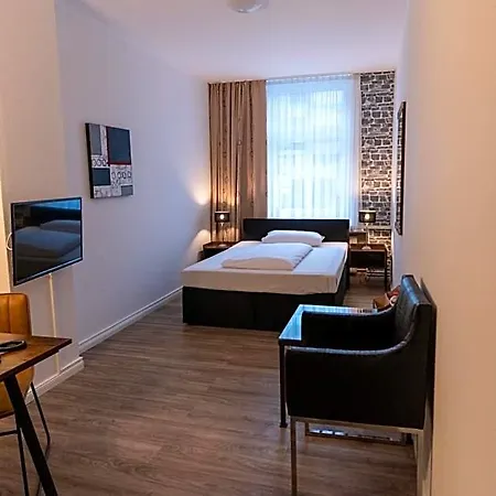 מלון Berliner Hof 3*