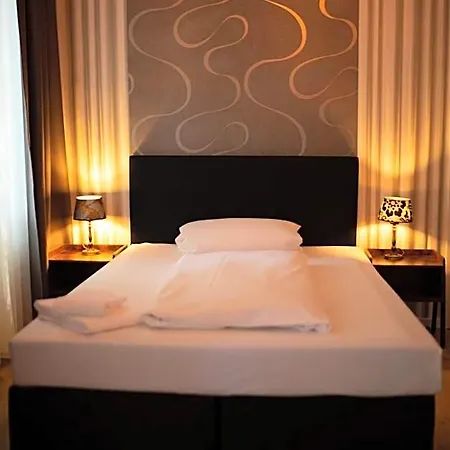 מלון Berliner Hof 3*